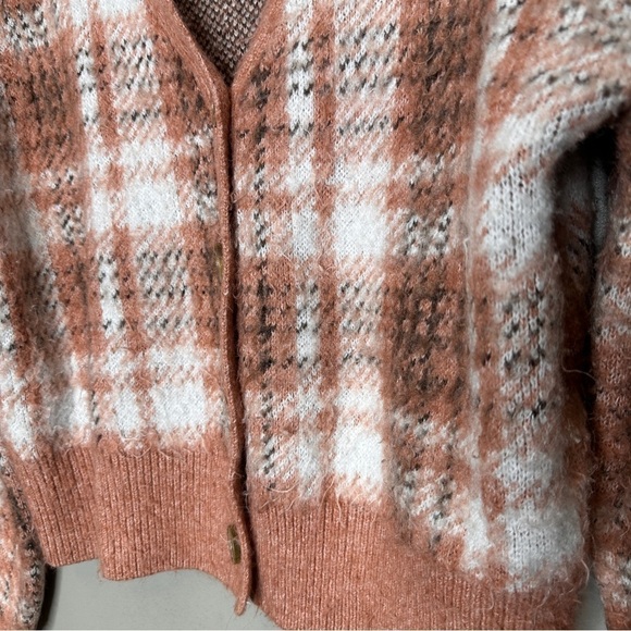 Cupcakes & Cashmere Plaid Cropped Cardigan - Picture 2 of 7